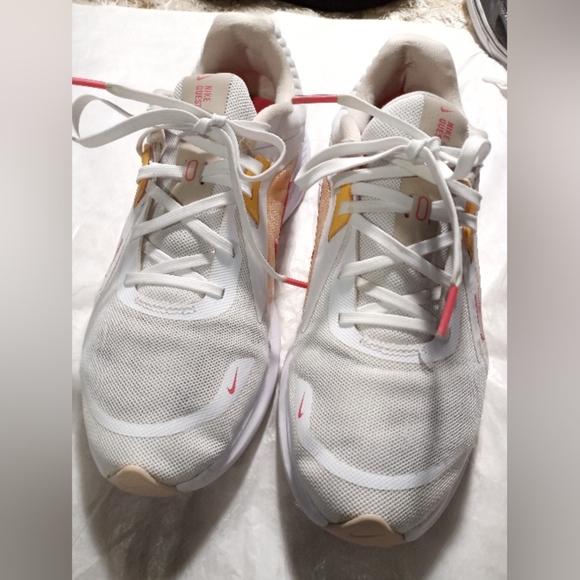 Nike White and Peach Running Shoes - Picture 1 of 11